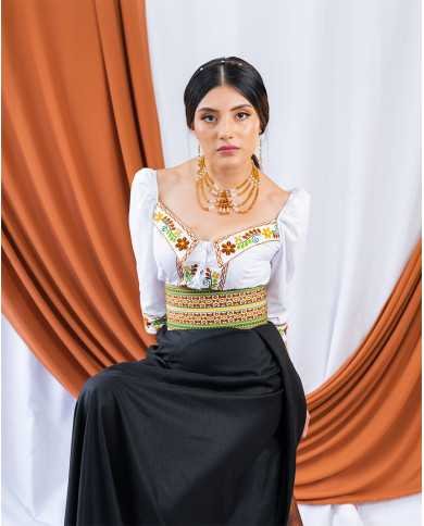 BLUSA KINKUSHKA CAFÉ BORDADO ORLÓN