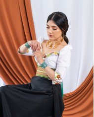 BLUSA KINKUSHKA CAFÉ BORDADO ORLÓN