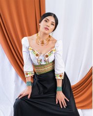 BLUSA KINKUSHKA CAFÉ BORDADO ORLÓN