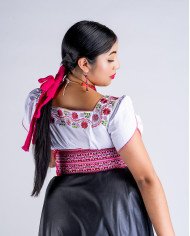 BLUSA KAWSAY BORDADO SEDA