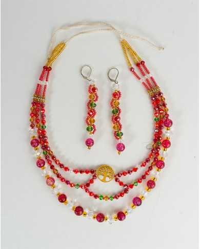 COLLAR Y ARETES KAWSAY CRISTALES