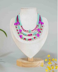 COLLAR Y ARETES KAWSAY CRISTALES