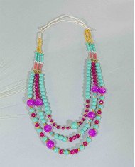 COLLAR Y ARETES KAWSAY CRISTALES