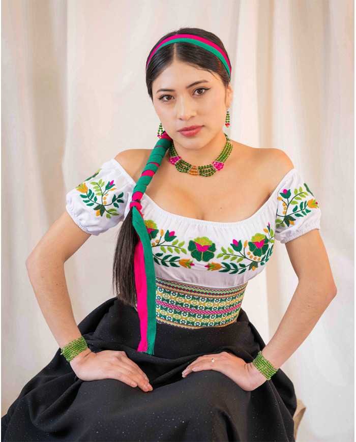 BLUSA YAKU VERDE BORDADO ORLÓN