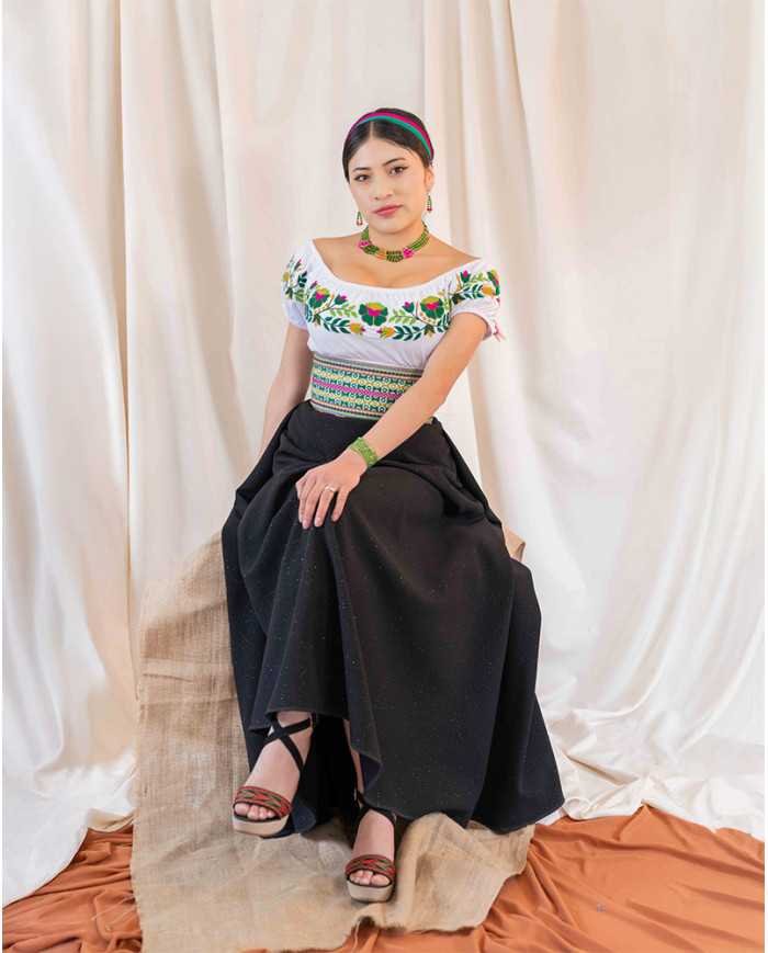 BLUSA YAKU VERDE BORDADO ORLÓN