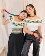 BLUSA YAKU VERDE BORDADO ORLÓN