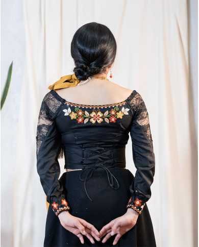 BLUSA ALLPA MOSTAZA BORDADO ORLÓN