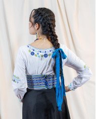 BLUSA WAYRA AZUL BORDADO SEDA