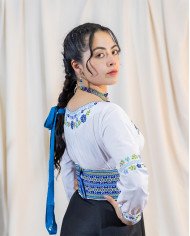 BLUSA WAYRA AZUL BORDADO SEDA