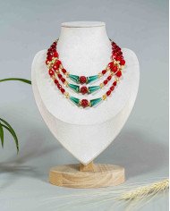 COLLAR Y ARETES KAWSARINA ROJO CRISTALES