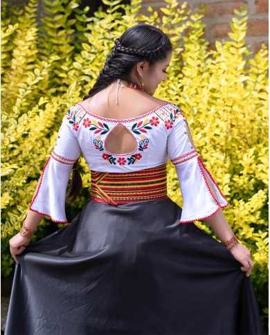 BLUSA TAMIA KAWIÑA BORDADO ORLÓN