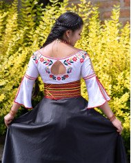 BLUSA TAMIA KAWIÑA BORDADO ORLÓN