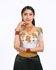 BLUSA ÑUSTA APLIQUE MOSTAZA BORDADO SEDA