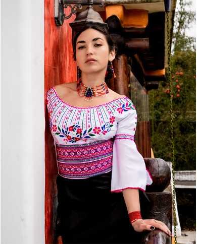 BLUSA TAMIA PURUHÁ BORDADO ORLÓN