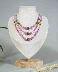 COLLAR Y ARETES KAWSARINA ROSA CRISTALES