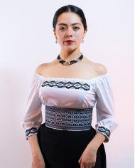 BLUSA YUYAY NEGRO BORDADO ORLÓN
