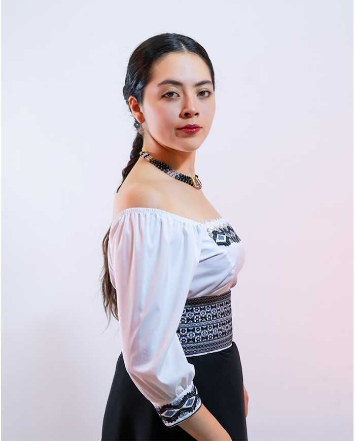 BLUSA YUYAY NEGRO BORDADO ORLÓN