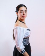 BLUSA YUYAY NEGRO BORDADO ORLÓN