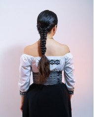 BLUSA YUYAY NEGRO BORDADO ORLÓN