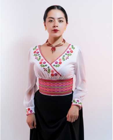 BLUSA YUYAY NEGRO BORDADO ORLÓN