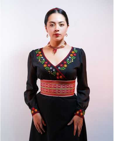 BLUSA WIÑARIK NEGRO BORDADO ORLÓN