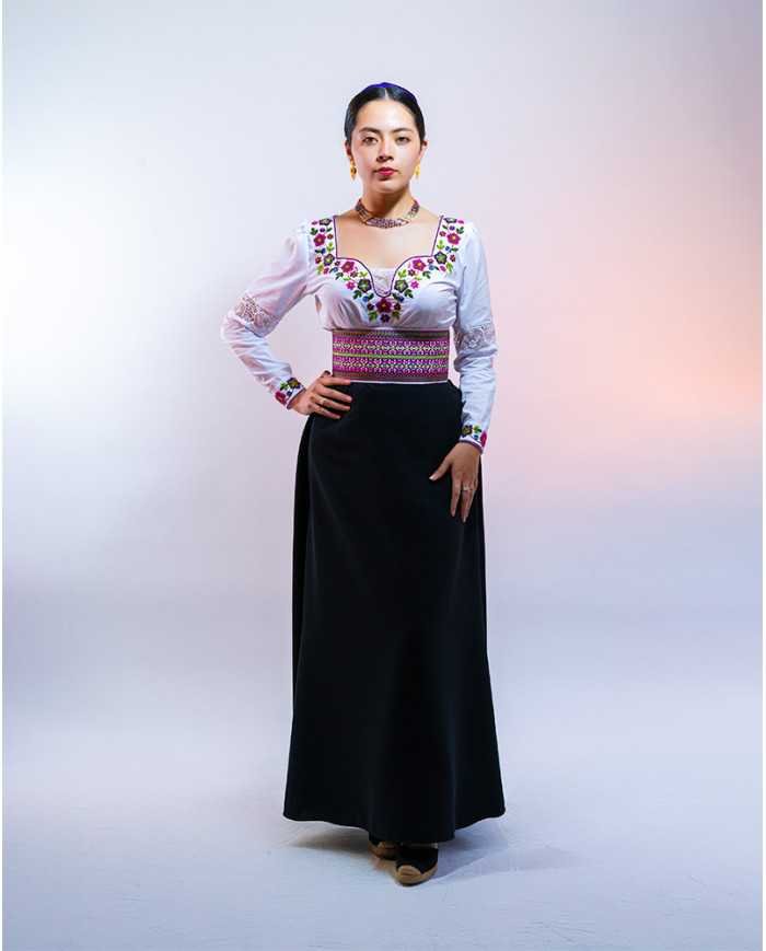 BLUSA KAMANA VINO BORDADO ORLÓN