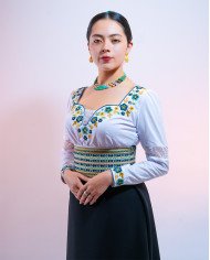 BLUSA KAMANA PETRÓLEO BORDADO ORLÓN