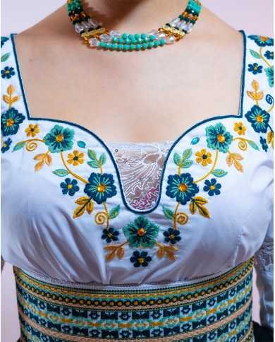 BLUSA KAMANA PETRÓLEO BORDADO ORLÓN