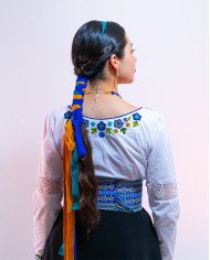 BLUSA KAMANA AZUL BORDADO ORLÓN