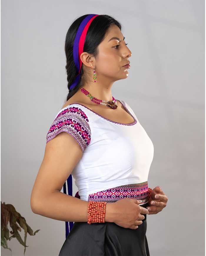 BLUSA PISHIKSISA VINO BORDADO ORLÓN