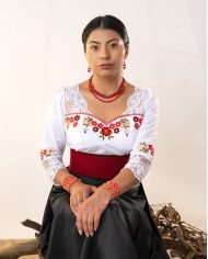 BLUSA ACHIK ROJO BORDADO ORLÓN