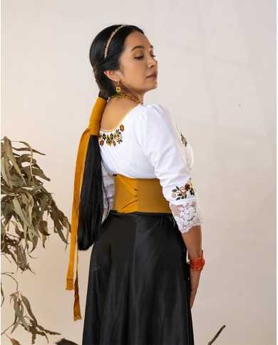 BLUSA ACHIK MOSTAZA BORDADO ORLÓN