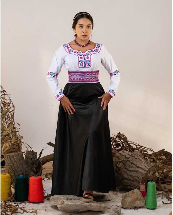 BLUSA RIKCHAY PURUHÁ BORDADO ORLÓN