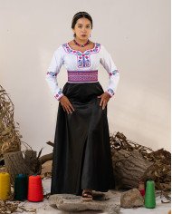 BLUSA RIKCHAY PURUHÁ BORDADO ORLÓN