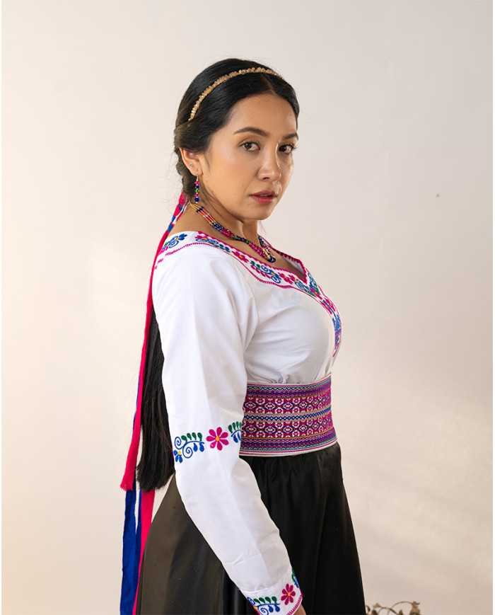 BLUSA RIKCHAY PURUHÁ BORDADO ORLÓN