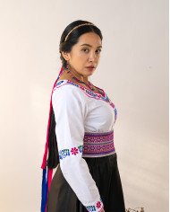 BLUSA RIKCHAY PURUHÁ BORDADO ORLÓN