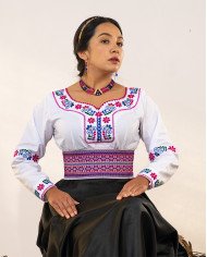BLUSA RIKCHAY PURUHÁ BORDADO ORLÓN