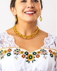 COLLAR Y ARETES ACHIK MOSTAZA CRISTALES