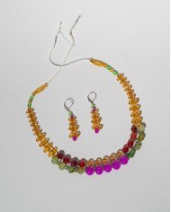 COLLAR Y ARETES KATIK MOSTAZA CRISTALES