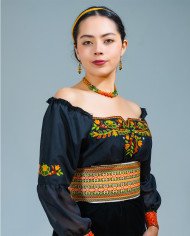 BLUSA YACHAK MOSTAZA BORDADO ORLÓN
