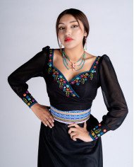 BLUSA INTI AZUL NEGRO BORDADO SEDA