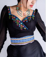 BLUSA INTI AZUL NEGRO BORDADO SEDA