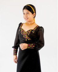 BLUSA INTI MOSTAZA BORDADO SEDA