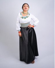 BLUSA PUCHKA PETRÓLEO BORDADO ORLÓN